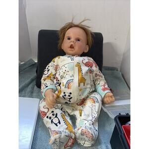 Vintage 1999 Lee Middleton Baby Doll Reva Thumb Sucker Newborn Brown Hair